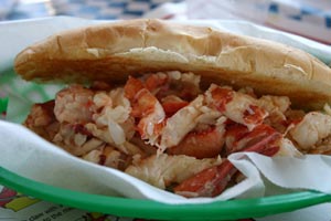 2007-07-27-lobsterroll.jpg