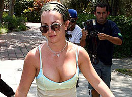 2007-08-06-britneyallure.jpg