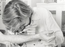 2007-08-29-dermatologist.jpg
