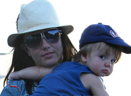 2007-10-01-britneyloescustody.jpg