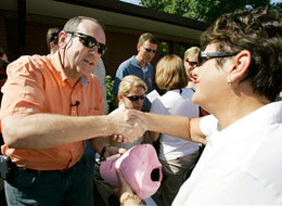 2007-10-08-huckabeeleadsrudy.jpg