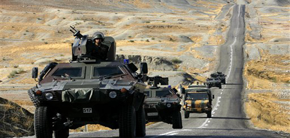 2007-10-22-soldiersonroad.jpg