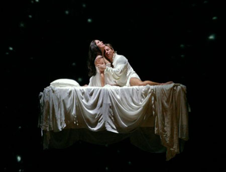 2007-12-21-bedfloatingsized.jpg