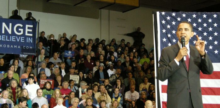 2008-01-02-Barackinfrontofsupporters.jpg