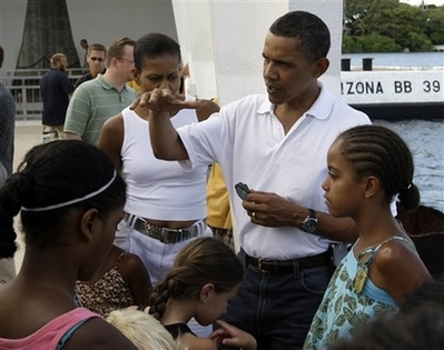 2008-08-15-capt.cc6c6a25e1f04d6298a1a6cb9079ae57.obama_2008_hiab121.jpg