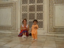 2008-09-19-tajmahalwithfriendxxxx.jpg