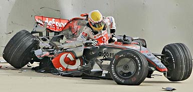 crash 2008 hamilton f1 lewis formula car racing bahrain mclaren formule cars crashes champion sport driver season history grand prix