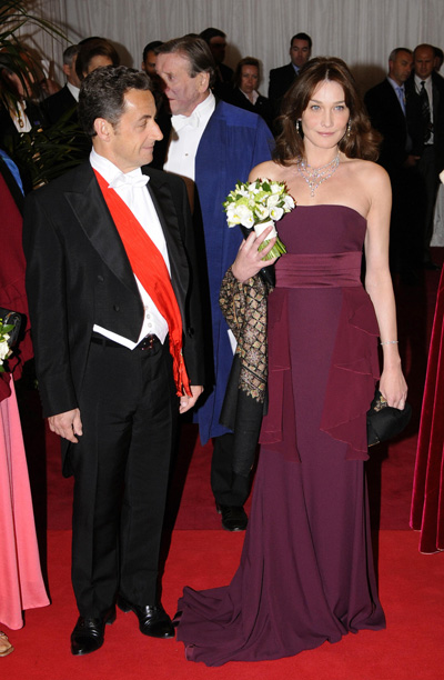 Banquet Dress on Carla Bruni Sarkozy To Auction Gown For Aids Charity  Photos