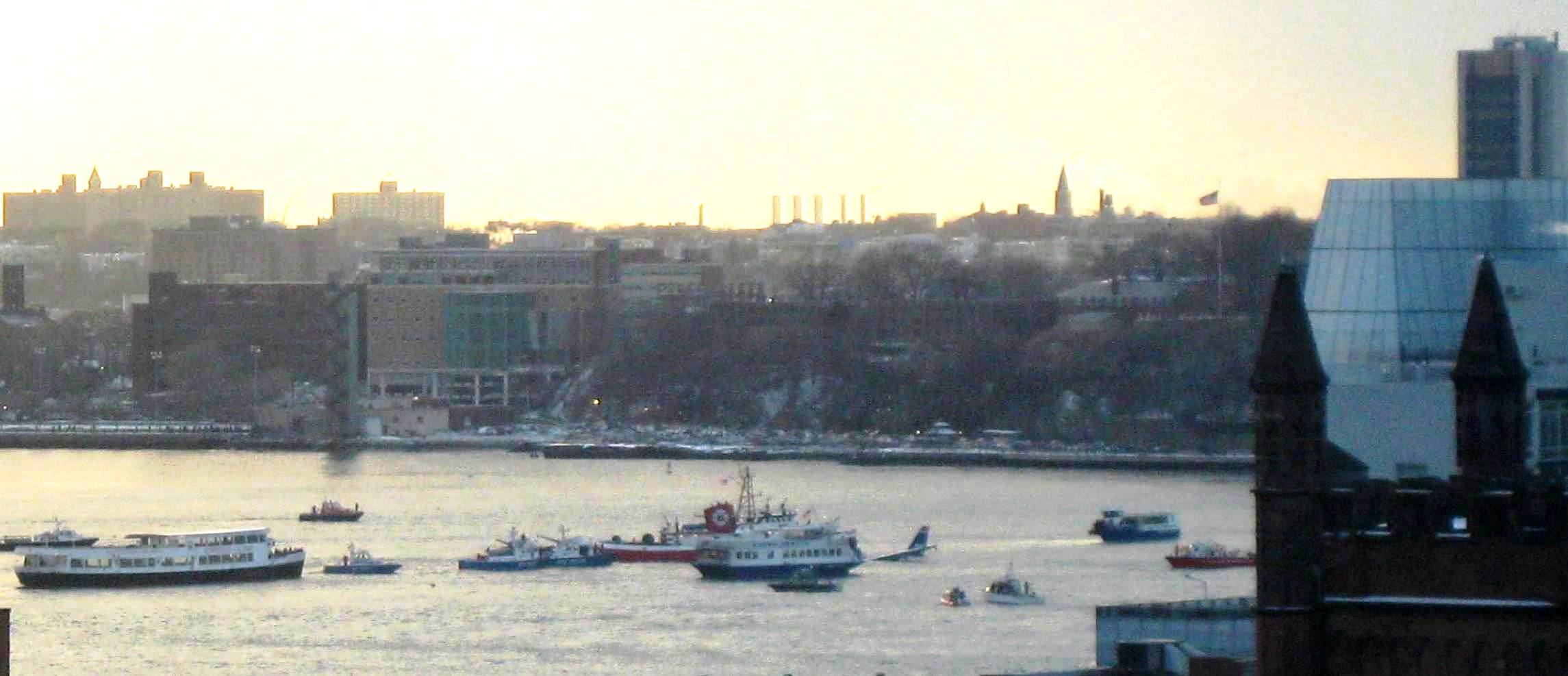 2009-01-15-USAirwaysJetBeingTowed.jpg