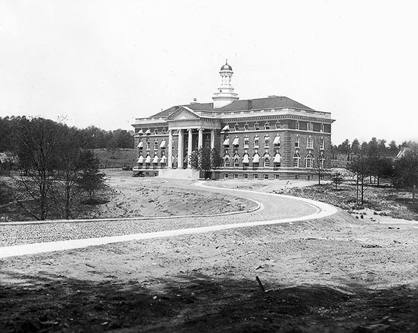 2009-03-19-WalterReedoldestphoto.jpg