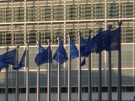 2009-08-05-p261202BrusselsEU_flags_outside_of_the_headquarters.jpg