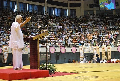2009-08-08-HuffPostAriyaratnePhoto2.jpg