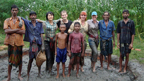 2009-09-25-images-mudteam.jpg