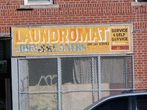 2009-10-01-laundromat.aveR.jpg