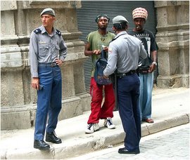 2009-11-04-policiasjovenes.jpg