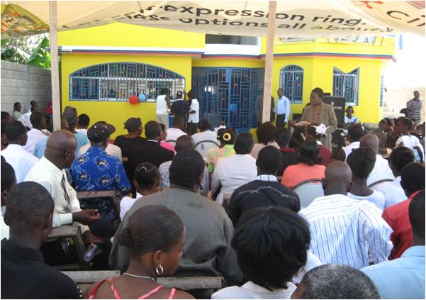 2010-01-18-Young_HaitianAmerican_Leader_Helps_Haiti_4.0_B.jpg