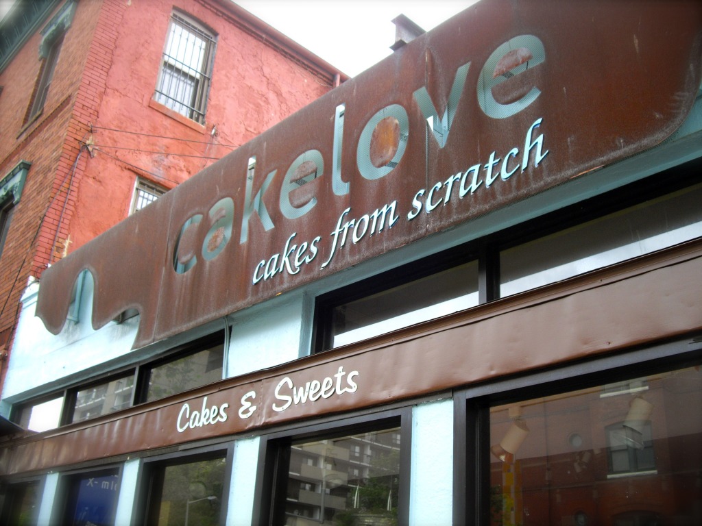 2010-03-05-cakelovebeautifullyworn.jpg