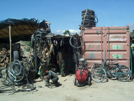 2010-06-02-BikeshopinAfghanistan.JPG