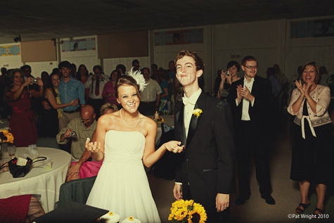 2010-09-02-cupcakes_in_face_475x316.jpg
