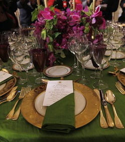 2010-12-07-statedinnertablesetting1.jpg