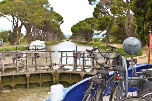 2011-04-16-images-French_Barge_3673.jpg