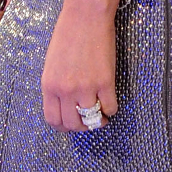2011-08-29-kimkardashianweddingring.jpg