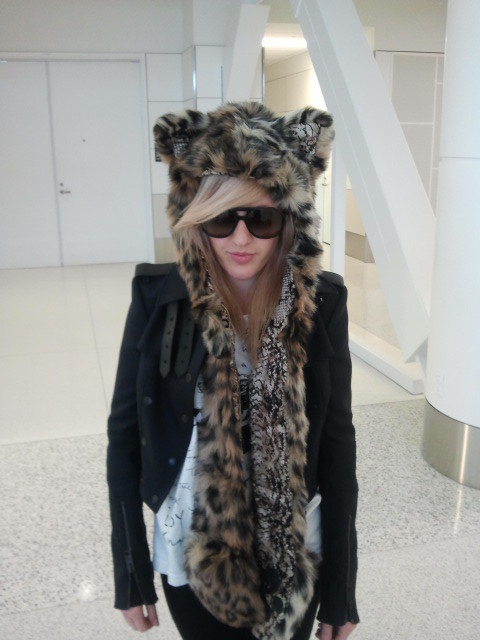 2011-10-04-EllieGouldingSpiritHoodanimalfauxfakefurhatwthears.jpg
