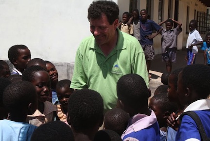 2011-11-14-NickKristof_schoolchildreninzimbabwe.jpg