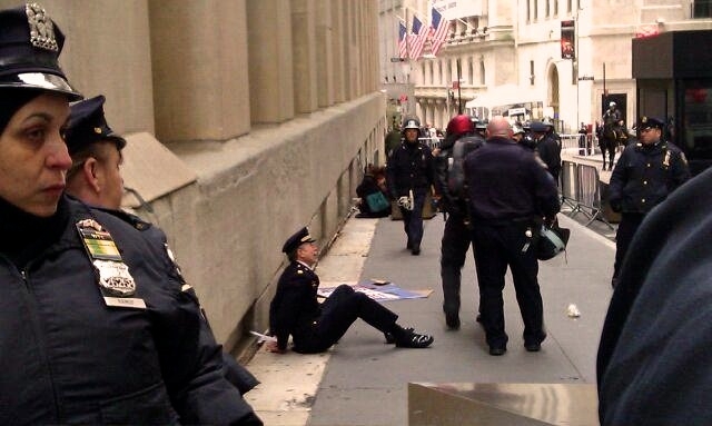 Ray Lewis was willing to be handcuffed and arrested by fellow officers 