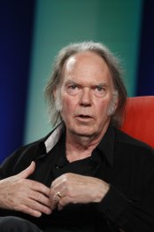 2012-02-08-NeilYoung112.jpg