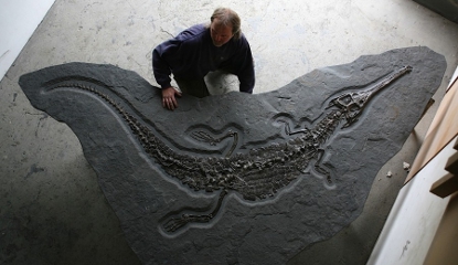 2012-02-23-DaleRogerswithafossilisedcrocodile.jpg