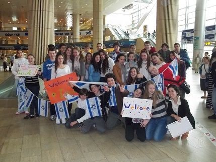2012-03-02-ClassPictureatAirport.jpg