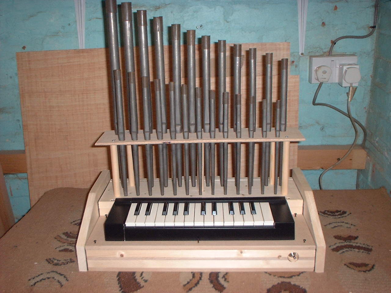 2012-08-07-09a_battery_organ.jpg