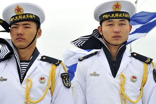 2012-09-20-640pxChinese_sailors_qingdao.jpg