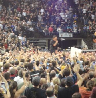 2012-10-26-Bruceincrowd.jpg