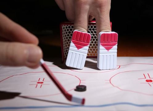 2012-11-14-edd6_finger_hockey_desktop_game_inuse2.jpg