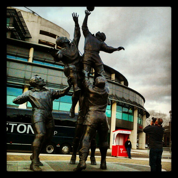 2012-12-02-twickenhamstatue.jpg