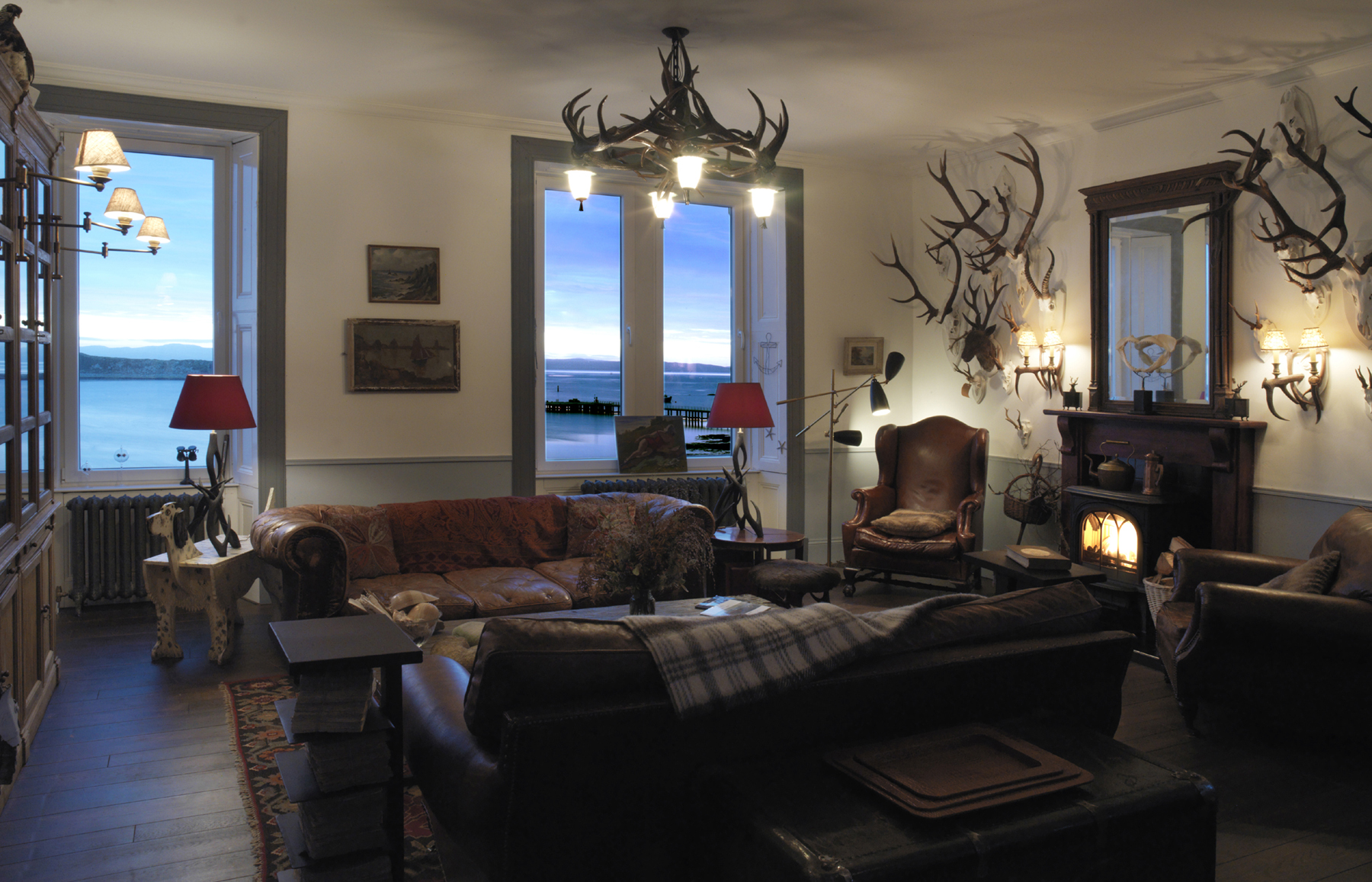 2012-12-05-JuraLodgeLounge.jpg