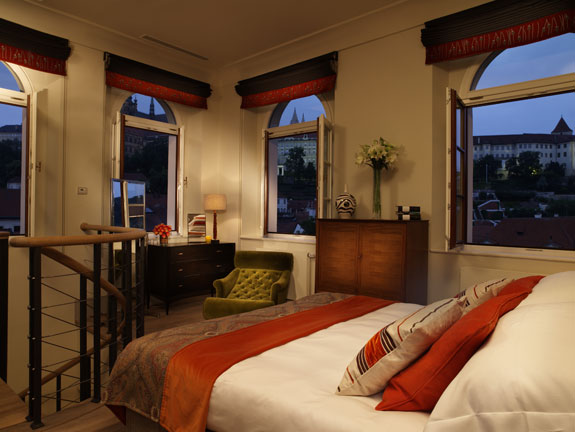2012-12-21-AugustineBedroom.jpg
