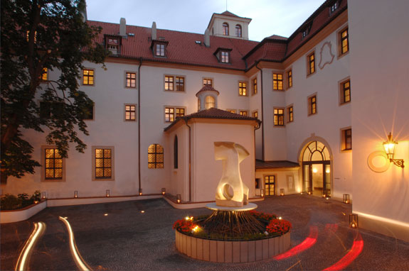 2012-12-21-AugustineExterior.jpg