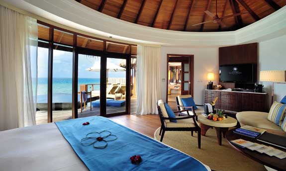 2013-01-04-halaveliroom.jpg