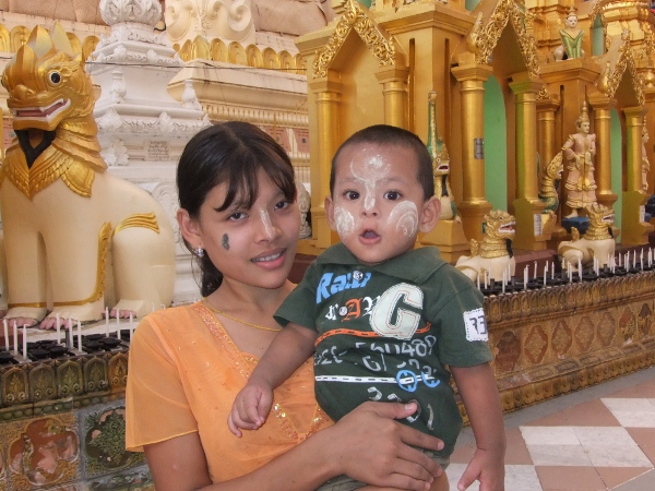 2013-01-10-YoungchildwithTanakermakeupBurma106600x450.jpg