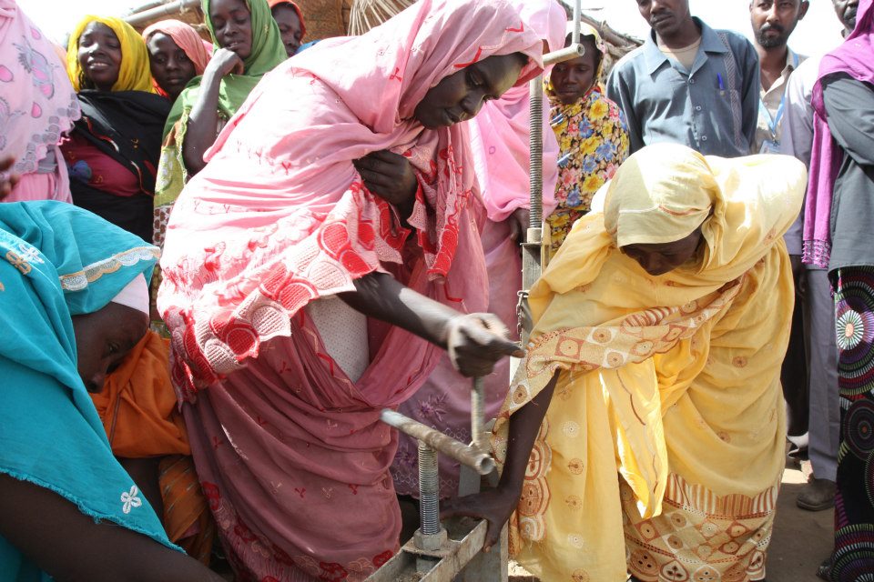 2013-01-24-DarfurwomenoperatingpressSophieWoodFCOKhartoum24Jan2013549823_10151269760642426_2144105220_n.jpg