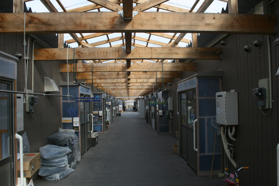 2013-02-25-POSTKAMAISHIII.ViviendatemporalesdelarquitectoRikenYamamotoenMiyakoIwate.jpg
