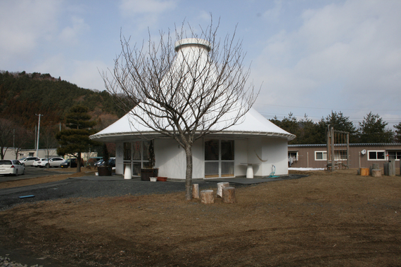 2013-02-25-POSTKAMAISHIII.espaciodeasambleadelarquitectoRkenYamamotoenKamaishiIwate.jpg
