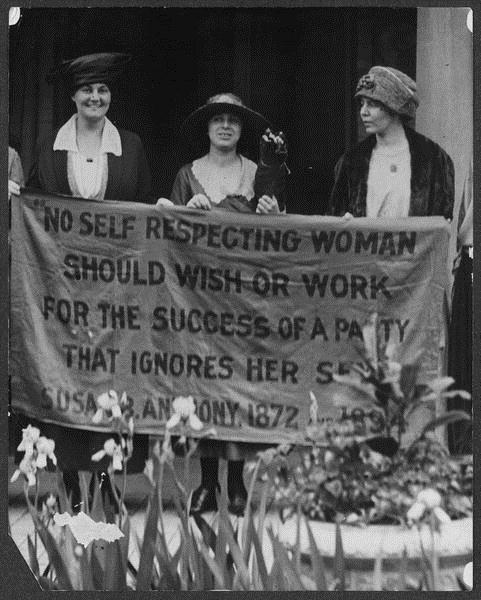 2013-05-08-1920swomenprotesters.jpg