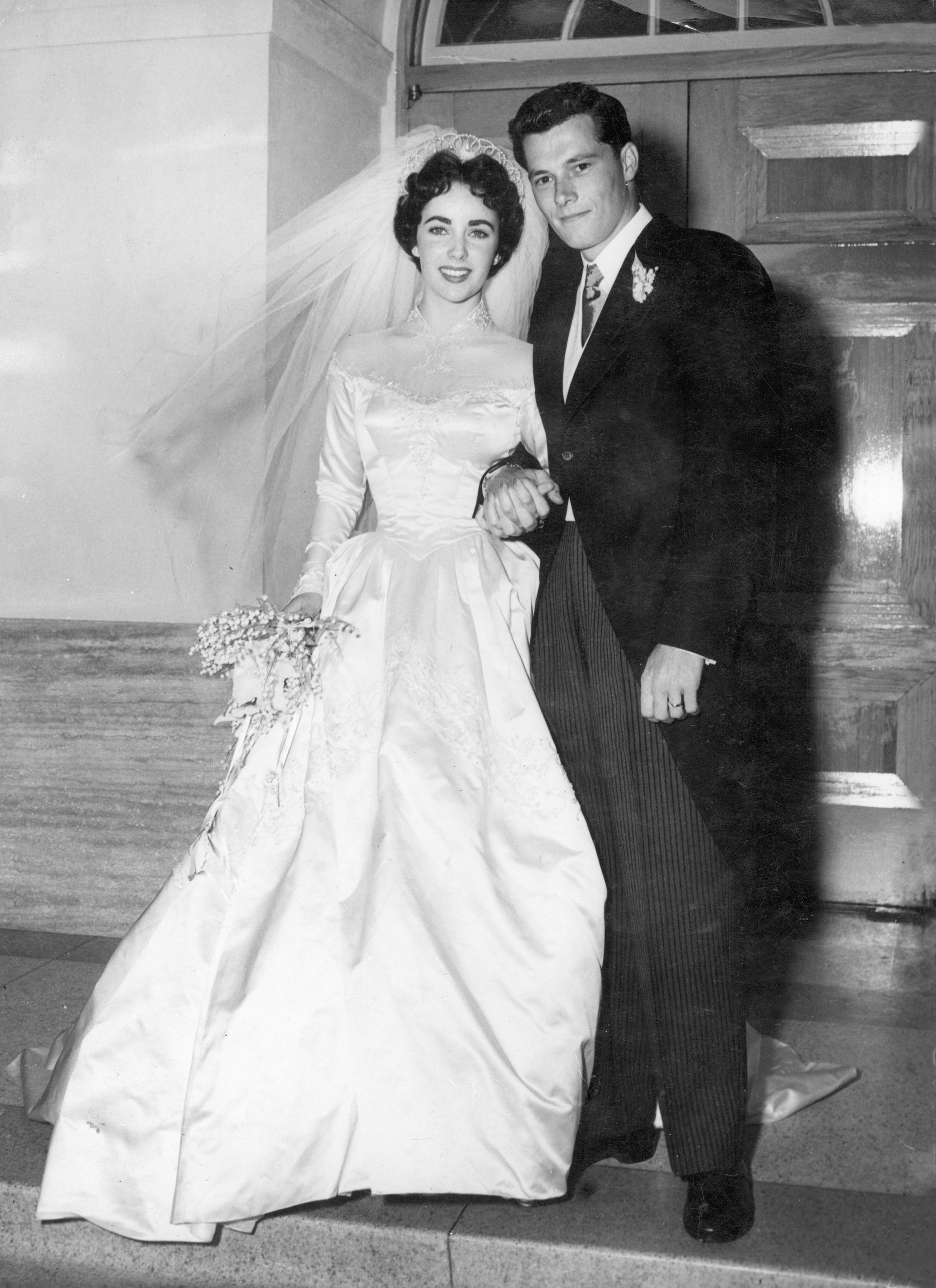 elizabeth-taylor-wedding-dress-up-for-auction-photo-huffpost