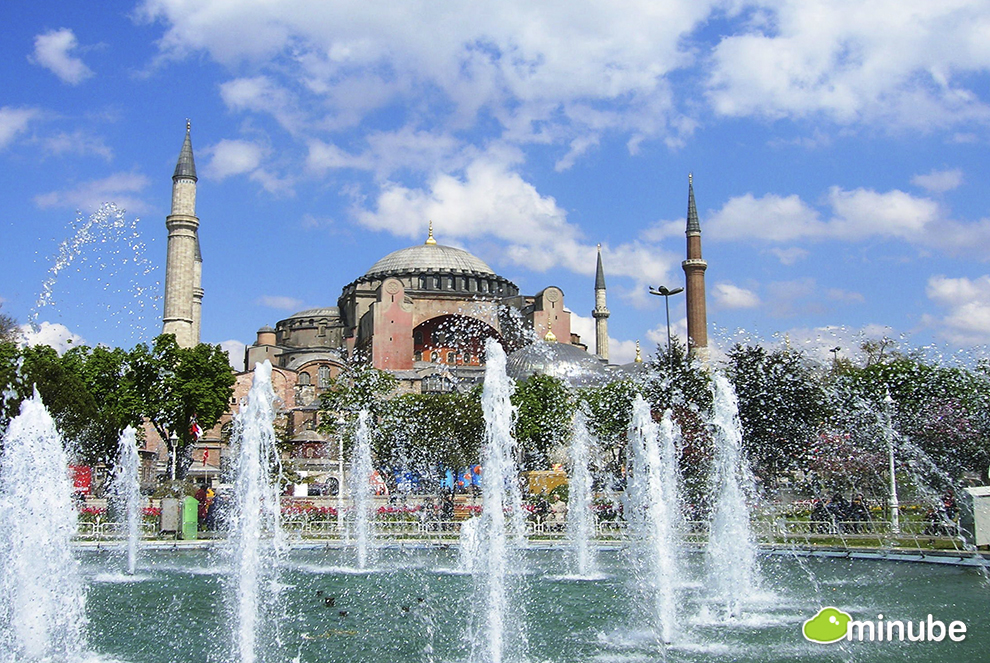 2013-07-16-IstanbulAliceLay.jpg