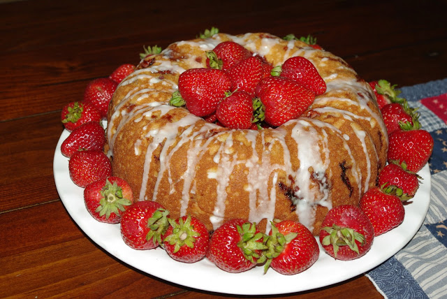 2013-08-15-StrawberryYogurtCake.JPG