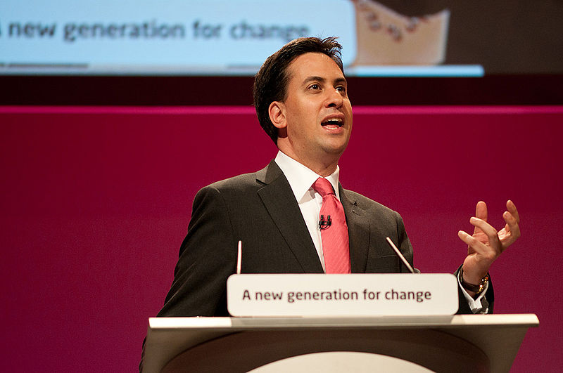 2013-10-02-800pxEd_Miliband_conference_speech_in_Manchester_September_2010.jpeg